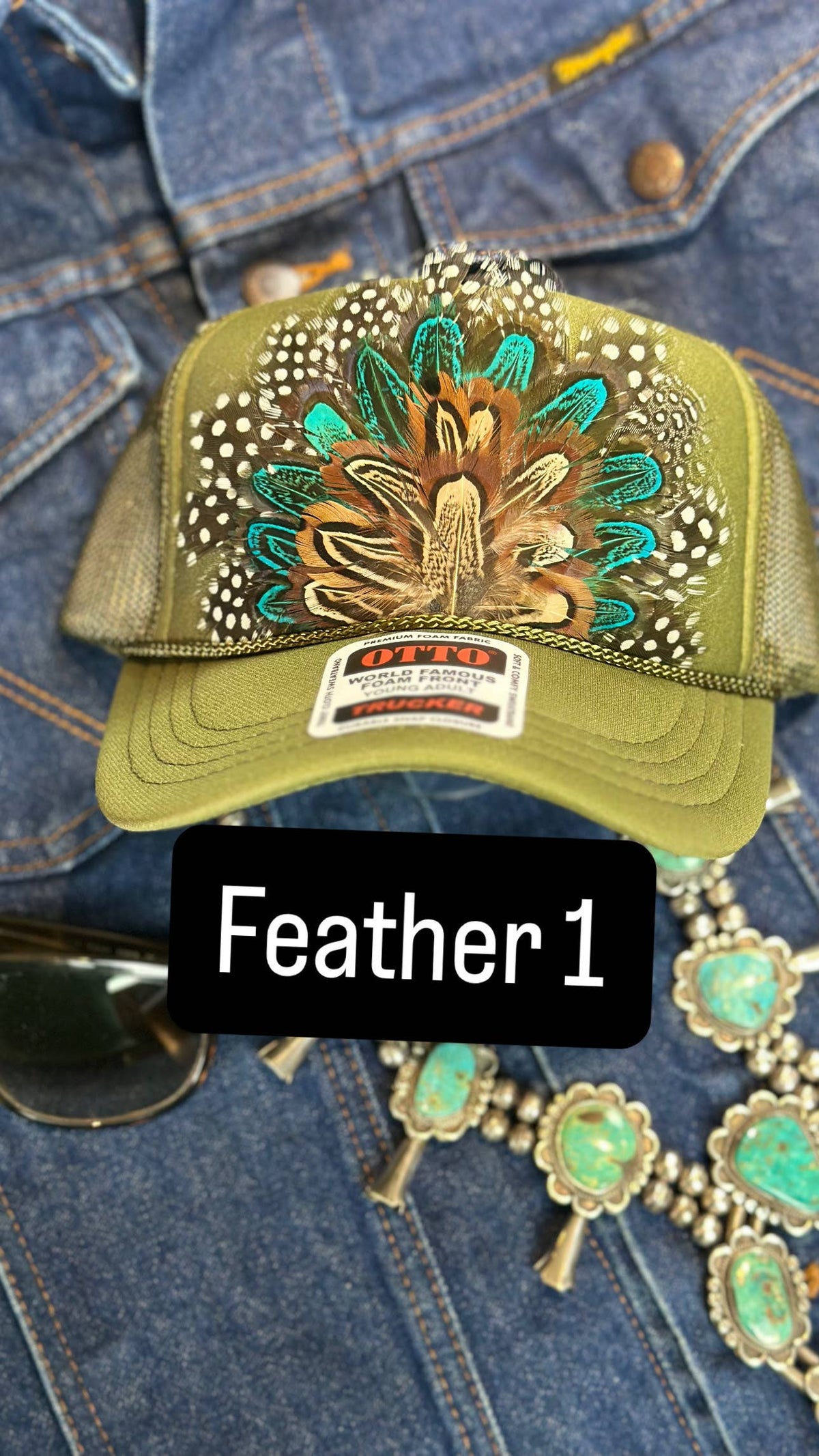 GREEN FEATHER TRUCKER HAT