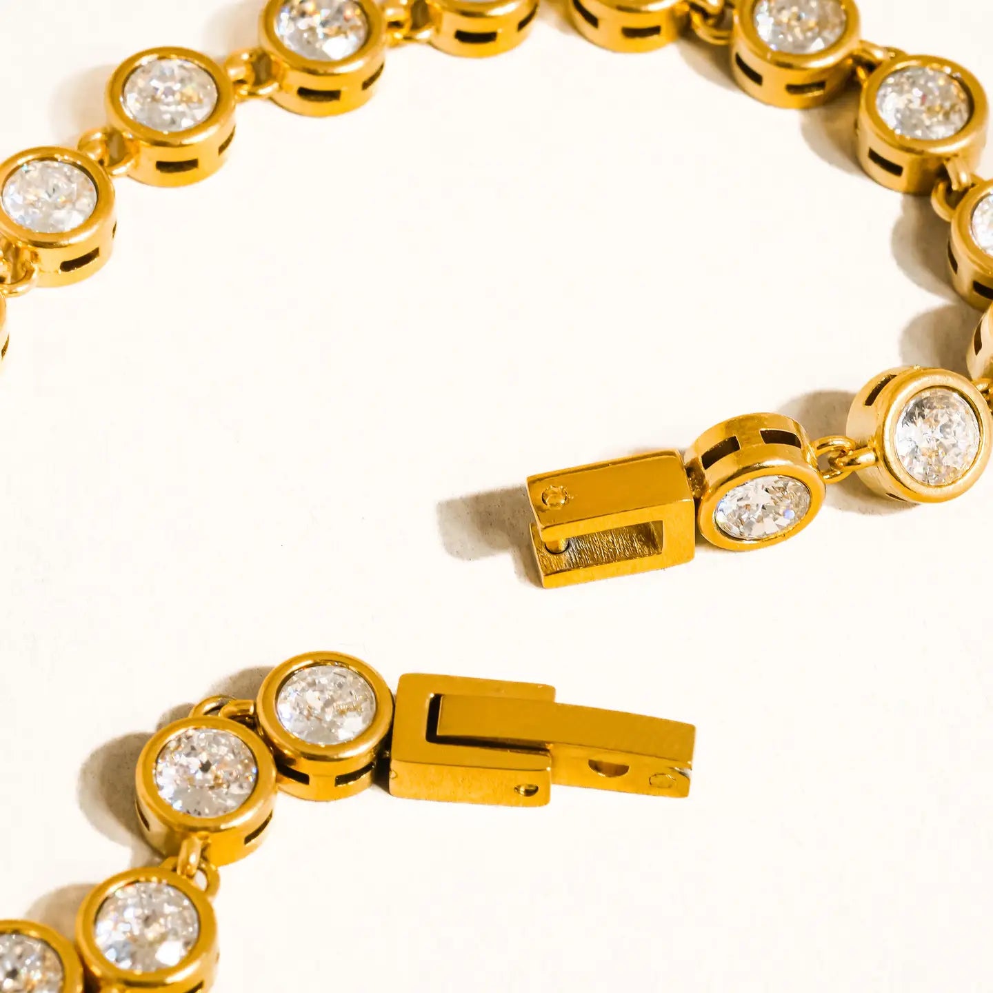 Amity 18k Gold Non Tarnish Bracelet