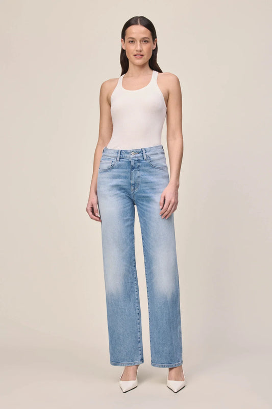 90’s Straight in Hollywood Hills