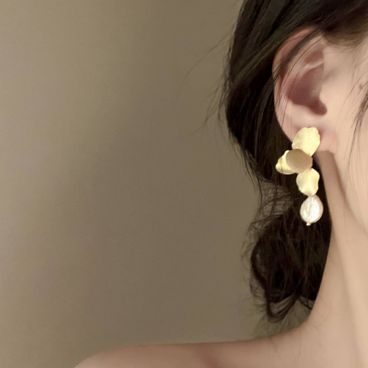 Flower Pearl Earring