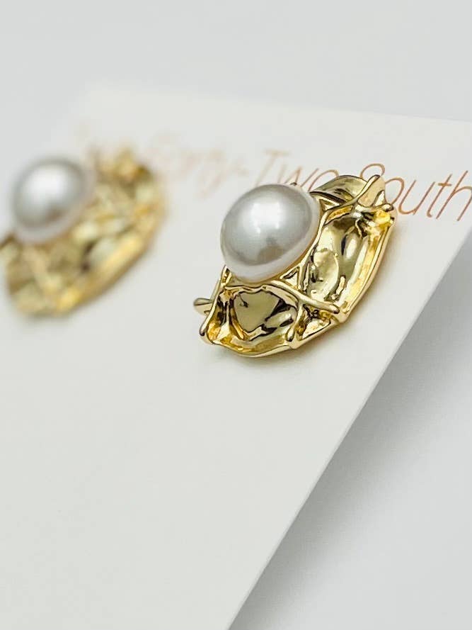 Rattan Pearl Stud Earring
