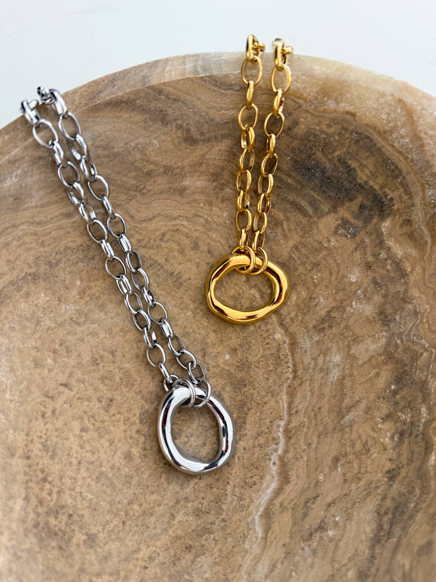 THE SCOTTY NECKLACE in Gold