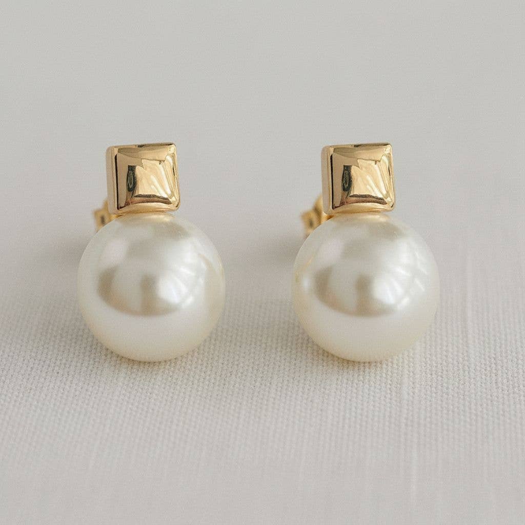 High-Gloss Pearl Stud Earrings