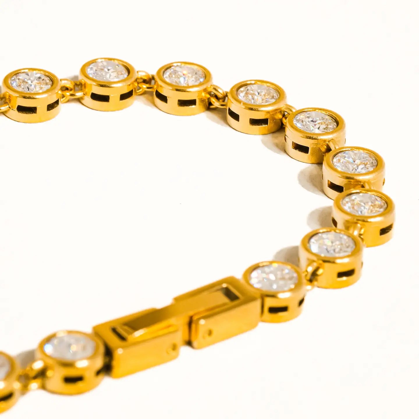 Amity 18k Gold Non Tarnish Bracelet