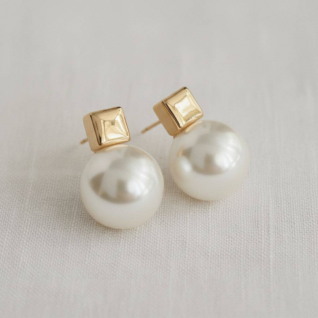 High-Gloss Pearl Stud Earrings