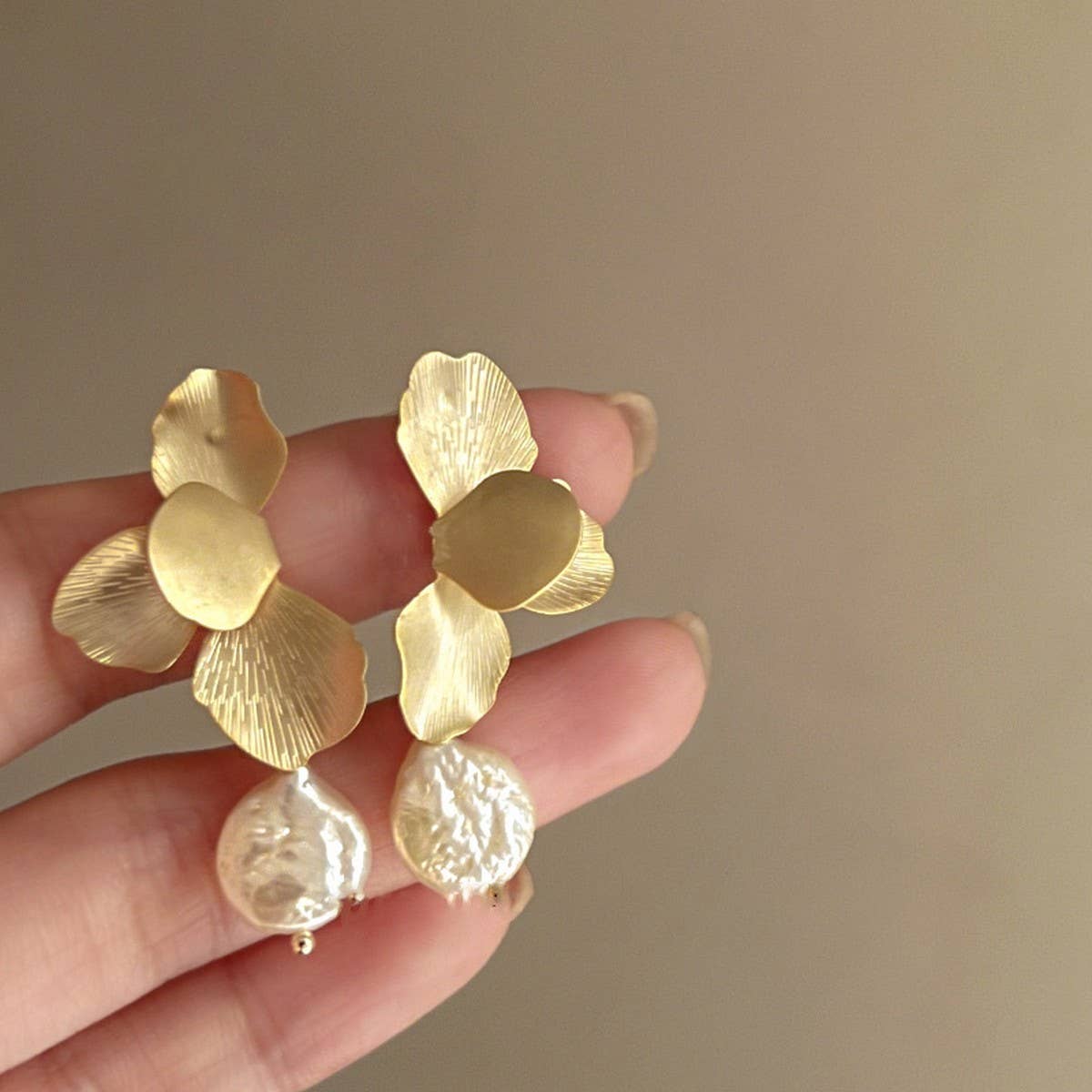 Flower Pearl Earring